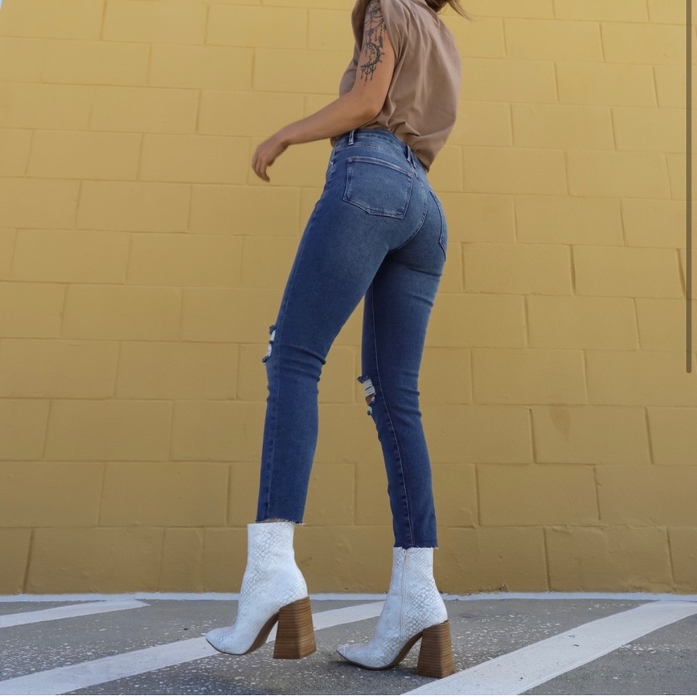 Good American Good Legs High Rise Skinny Jean - STRETCHY